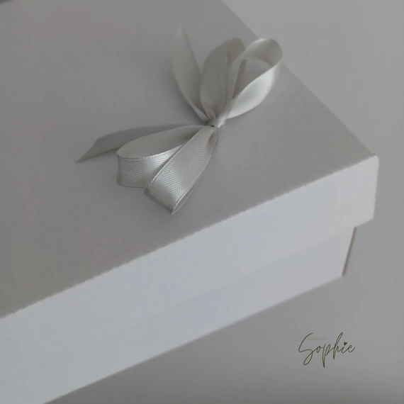 Díszcsomagolás 28x28x10 cm